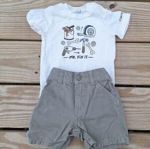 Carhartt "Mr. Fix It" White Graphic Bodysuit & Taupe Shorts Set Size 12 Months